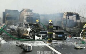 18 человек погибли в Китае в результате масштабного ДТП