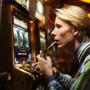 Как не потерять контроль за игрой в казино Макао