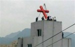 Китайские власти продолжают снимать кресты с церквей