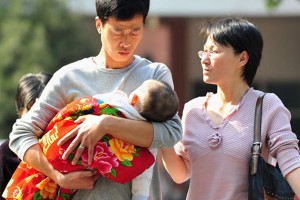 Китайское правительство запретило тайно усыновлять брошенных детей