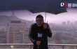 Китайского ведущего во время эфира ударила молния