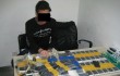 Контрабандист из Китая пытался нелегальным путем перевезти сотню айфонов, приклеив их по всему телу
