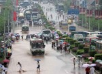 Люди, живущие возле реки Янцзы, страдают от проливных дождей