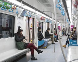 На территории пекинского метро планируют запретить пить и есть