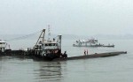 На затонувшем судне в Китае слышны крики пассажиров