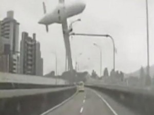 Пилот тайваньского воздушного судно погубил жизни 43 пассажиров, выключив не тот двигатель