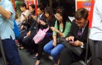 Ролик с китаянкой, у которой «умер» смартфон озадачил пользователей Интернет