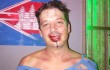 В Камбодже избили британского туриста за татуировку на лбу