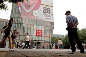 В Китае арестовано пятеро людей по подозрению в распространении видео для взрослых, снятого в бутике Uniqlo