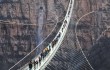 В Китае открылся самый длинный в мире подвесной мост из стекла