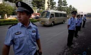 В Пекине водители автобусов учатся противодействовать террористам