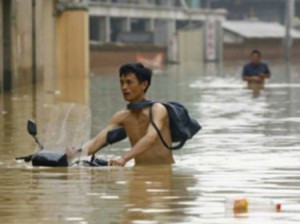 243 тысячи человек пострадало в Китае из-за проливных дождей