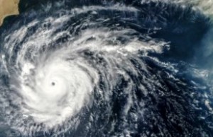 Супертайфун «Непартак» движется к Китаю