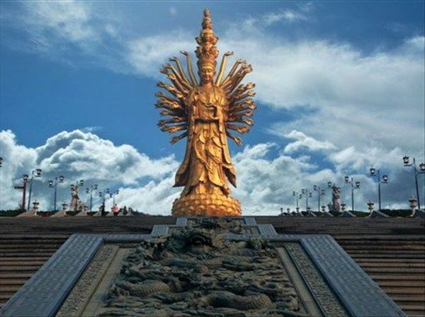 5 самых высоких статуй Китая