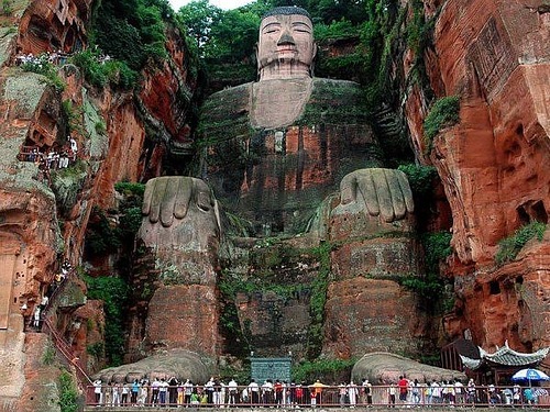 5 самых высоких статуй Китая