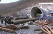 При обрушении железнодорожного туннеля заблокировано 14 строителей