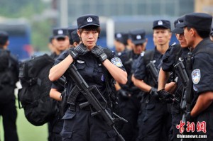 Антитеррористические сухопутные учения прошли в Пекине