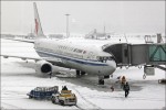 Обильные снегопады в Китае взяли в заложники тысячи пассажиров